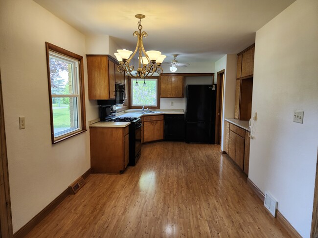 Building Photo - 6618 South Dr