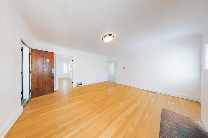 Building Photo - 3106 Monte Vista Blvd NE