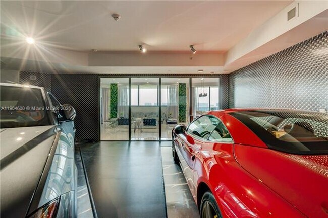 Building Photo - 18555 Collins Ave