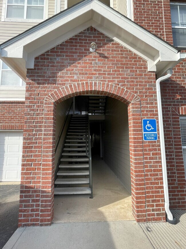 Building Photo - 4714 Cameron Ridge Dr