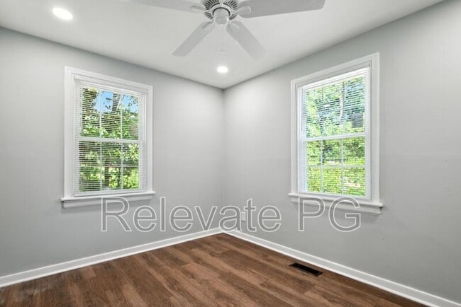 Building Photo - 1600 Glenside Dr