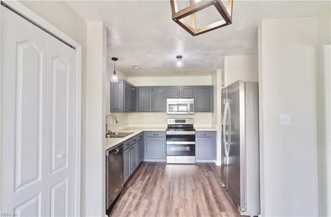 Building Photo - 2910 Tracker Ln