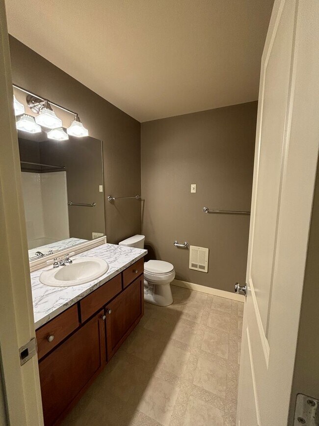 Building Photo - 5cart01