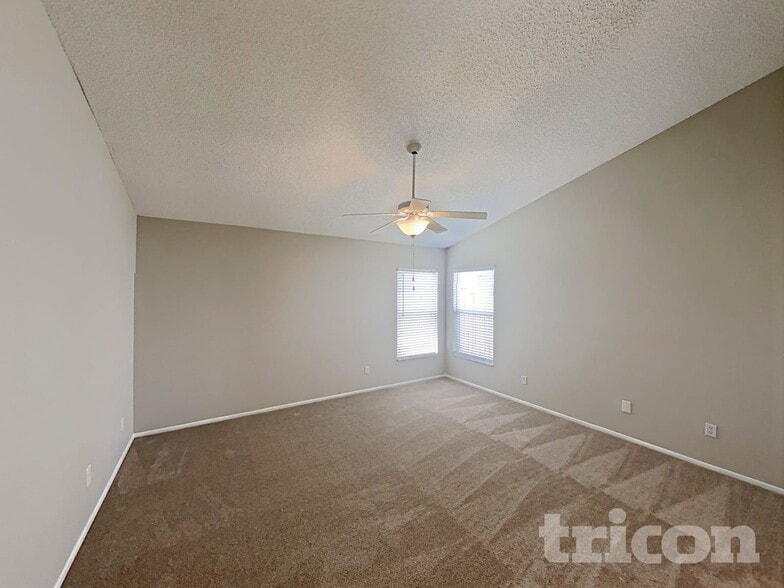 Building Photo - 6209 61st Ct E