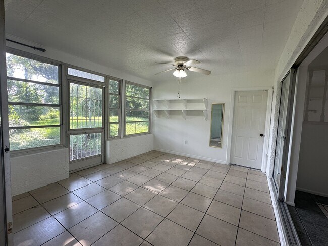 Building Photo - Charming 2/2 with possible 3rd bedroom