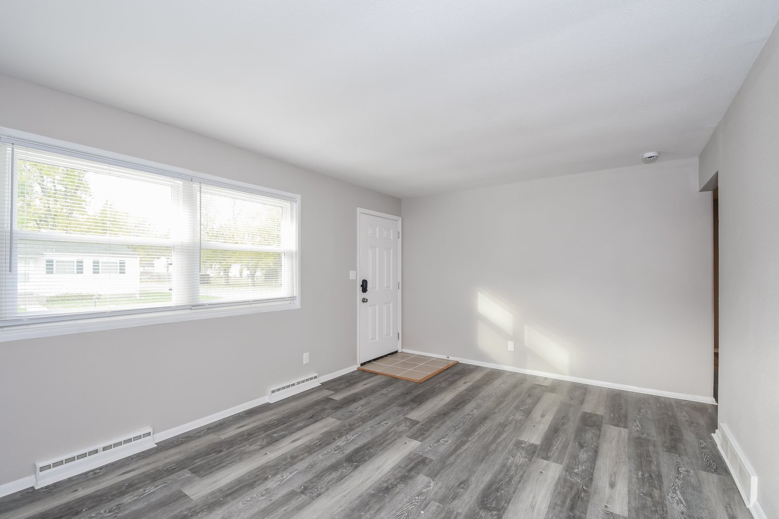 Building Photo - 1147 Baron Ave