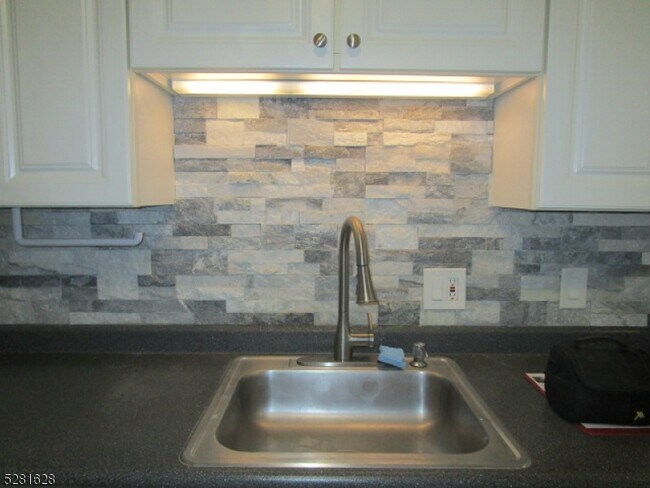 Building Photo - 359 Lake Shore S