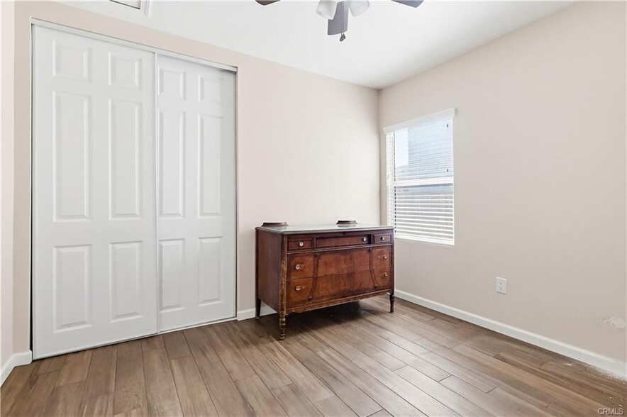 Building Photo - 1033 E 57th St