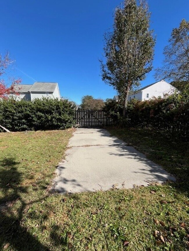 Building Photo - Lovely Home in the Love Grove subdivision!
