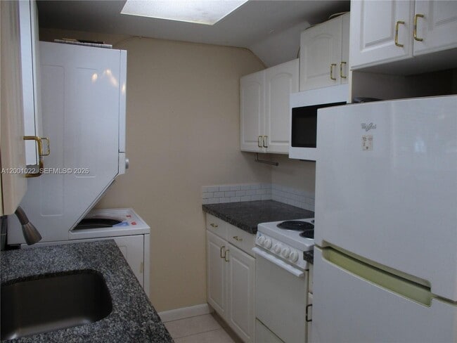 Building Photo - 1949 Taylor St