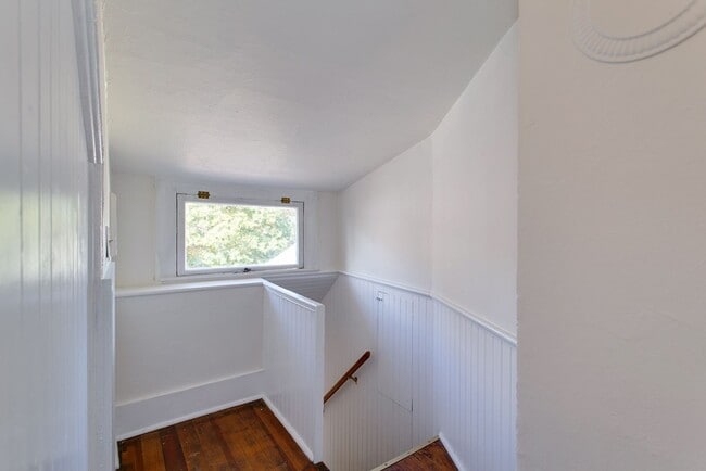 Building Photo - 1913 SE Stark St