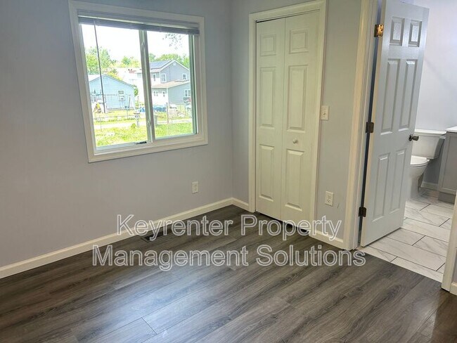 Building Photo - 421 N Charlotte Ave