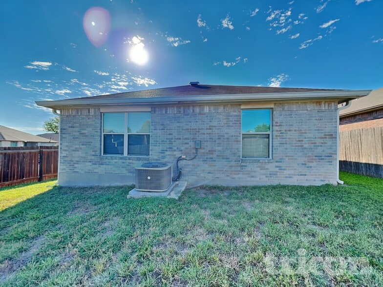 Building Photo - 9603 Kennebec Way