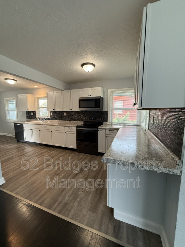 Building Photo - 2904 E 40th Ct