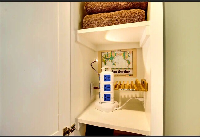 Building Photo - 6625 Amherst N St