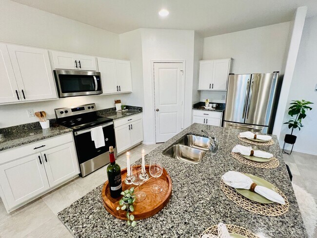 Building Photo - 1131 W Chimes Tower Dr