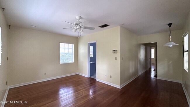 Building Photo - 2836 Ionic Ave