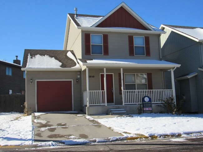 Building Photo - Charming 2 Story Doll House W/Unfinished Basement