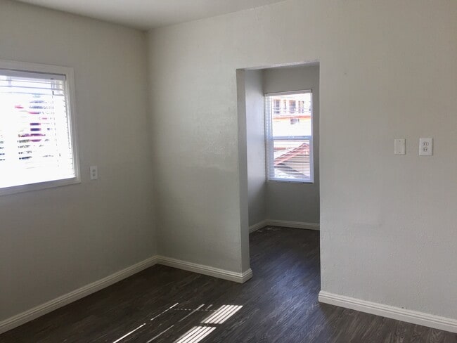 Building Photo - 1041 Dawson Ave
