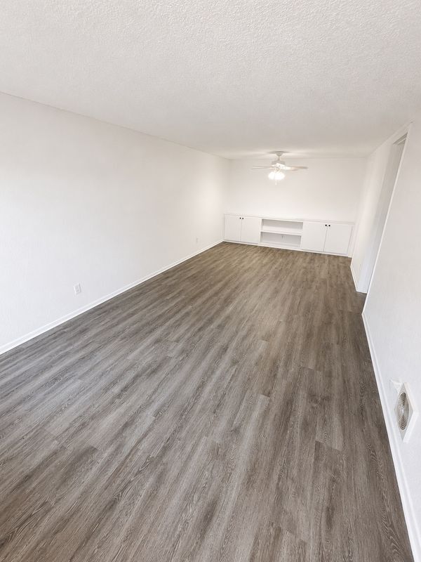 Building Photo - 420-420 MILLS STREET, 32
