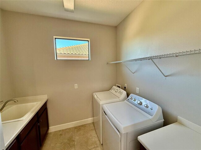 Building Photo - 8724 Bellussi Dr