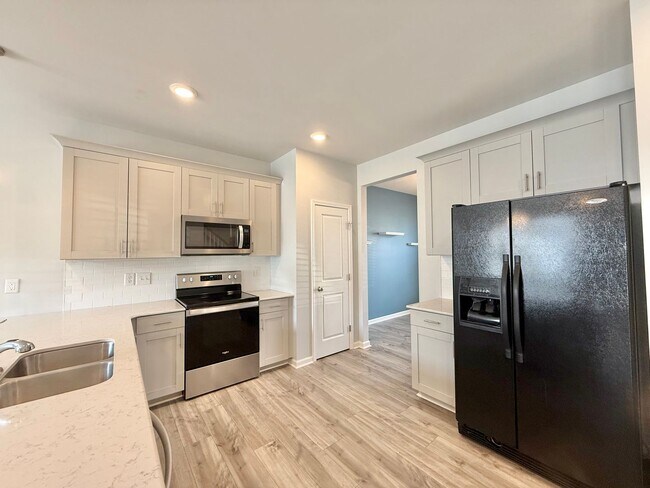 Building Photo - **OFFERING REFUNDABLE APPLICATION FEES & $100 MOVE IN PROMOTION** Modern 3BD, 2.5BA Clayton Townh...