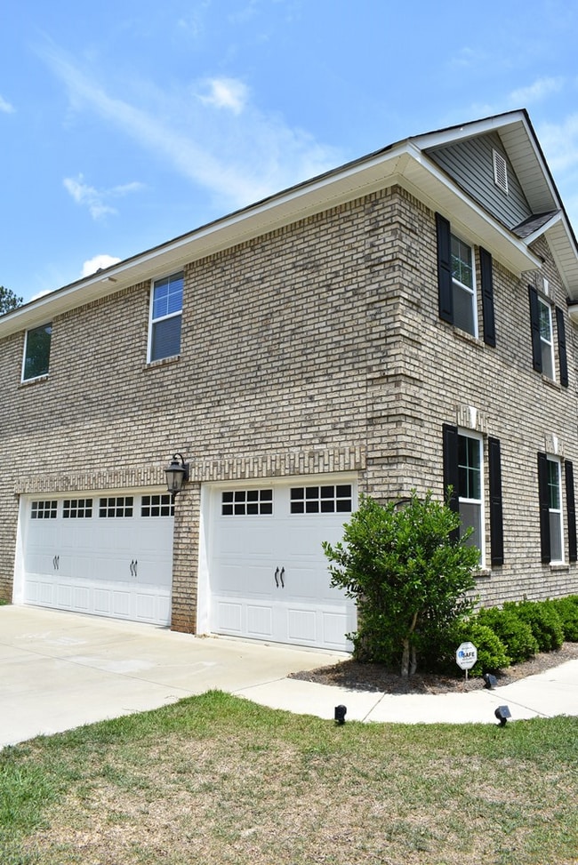 Building Photo - 2070 Sans Souci Rd