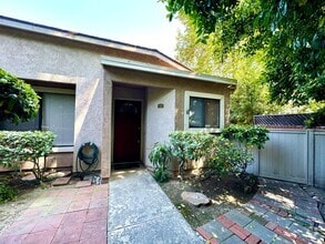 Building Photo - Charming 2-Bedroom Villa in the Heart of C...