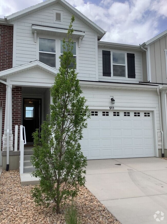 Building Photo - $500 OFF FIRST MONTH"S RENT -New Construct...