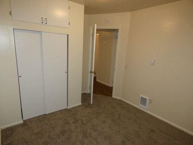 Building Photo - 822 1/2 S C Street **Upstairs Unit **