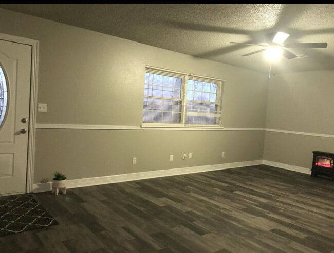 Building Photo - 1203 E Pecan St