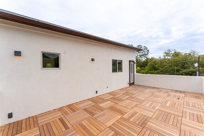 Building Photo - Gorgeous 4 bedroom, 5 bathroom House in Bouldin Creek!