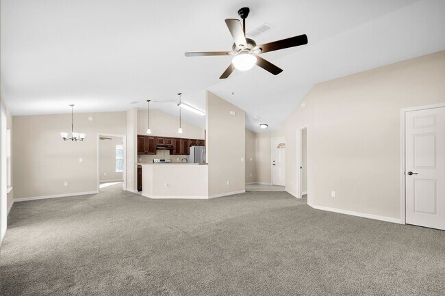 Building Photo - Large 4 Bedroom Rental!