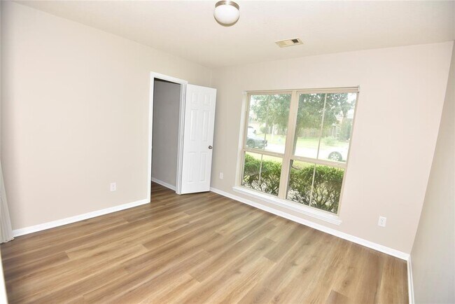 Building Photo - 9944 Western Ridge Way