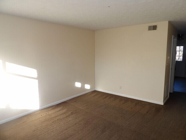 Building Photo - 65 Ashwood Ct