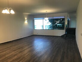 Building Photo - 4161 Los Feliz Blvd