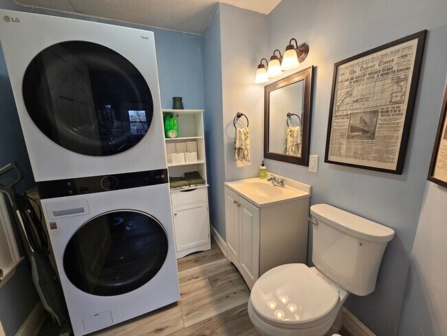 Building Photo - 32 Main St