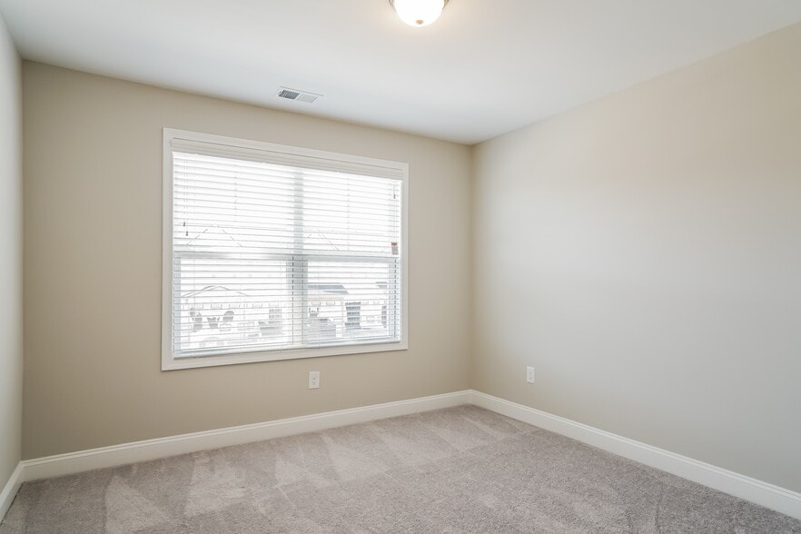 Building Photo - 2853 Summer Townes Wy