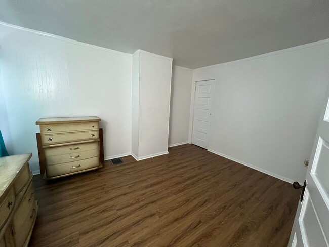Building Photo - Sharpsburg - 3 BR House, Dining Room, Larg...