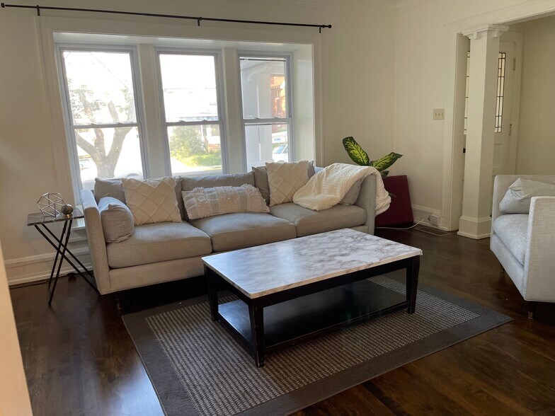 Building Photo - 2830 N Frederick Ave