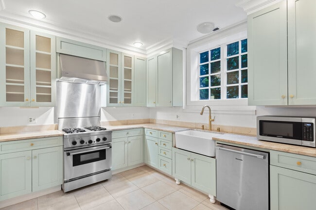 Building Photo - 1435 Newport Way