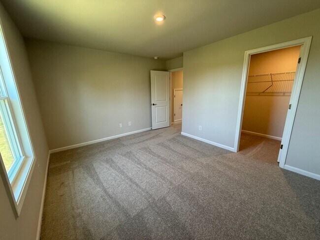 Building Photo - 749 Count Fleet Ct