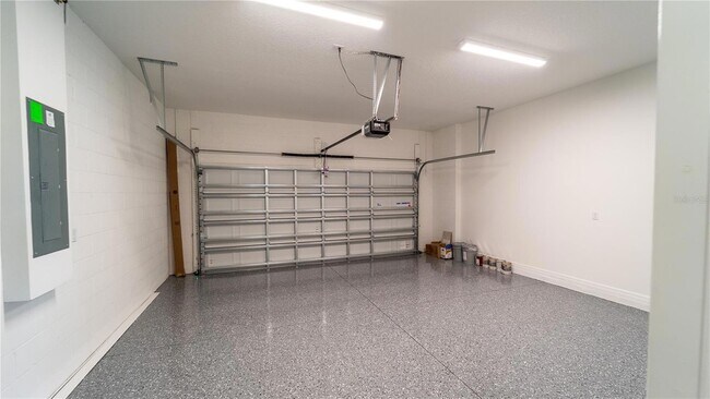 Building Photo - 16446 Lone Oak Cir