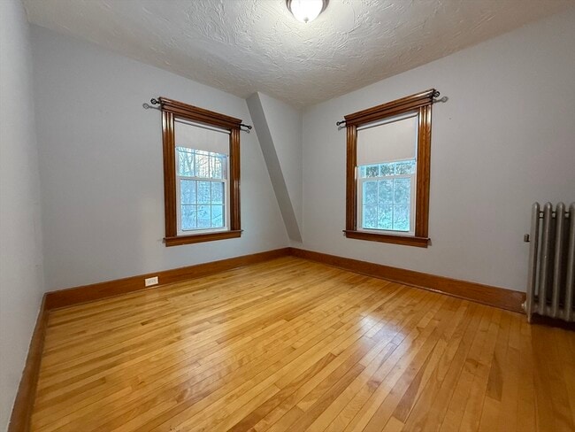 Building Photo - 58 Oxford St N