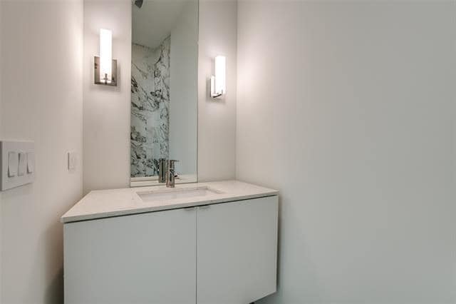 Building Photo - 2422 N Carroll Ave