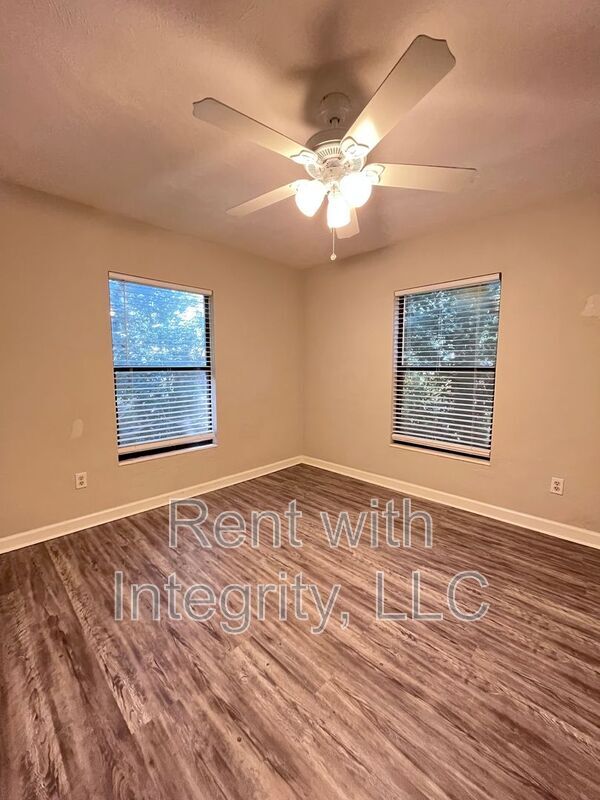 Building Photo - 581 Holyoke Ct