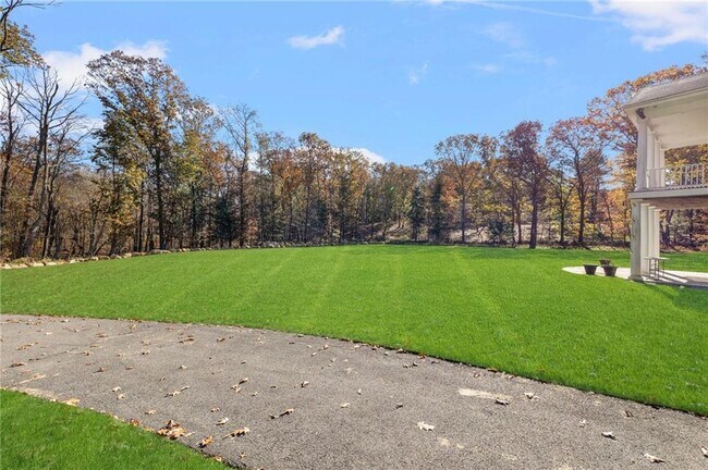 Building Photo - 524 Tillinghast Rd