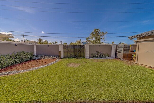 Building Photo - 400 Capri Blvd