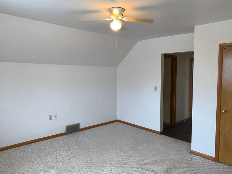 Building Photo - 2395 S 92nd St
