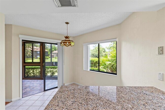 Building Photo - 41 Hembury Ln